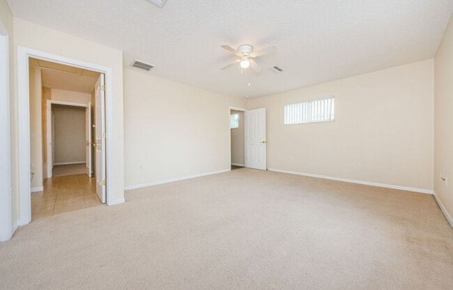 Building Photo - Beautiful 4 bedroom 3 bath townhome