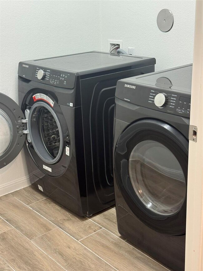 Building Photo - 113 Caterpillar Ln