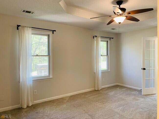 Building Photo - 210 Spring Forest Way
