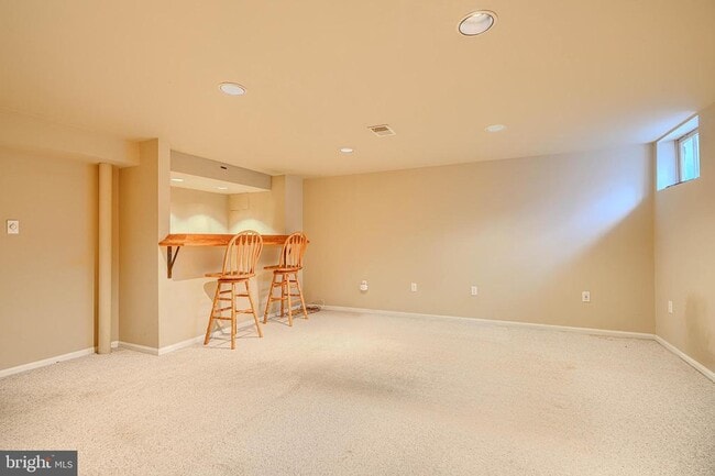 Building Photo - 372 Old Trail