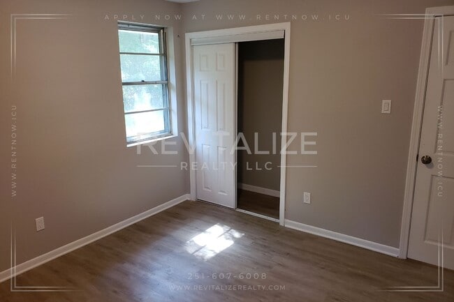 Building Photo - Newly Remodeled 4 Bed 1 Bath House in Mobile!!