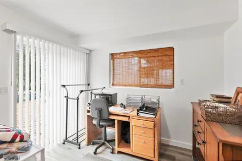 Building Photo - 498 NW Scenic Dr