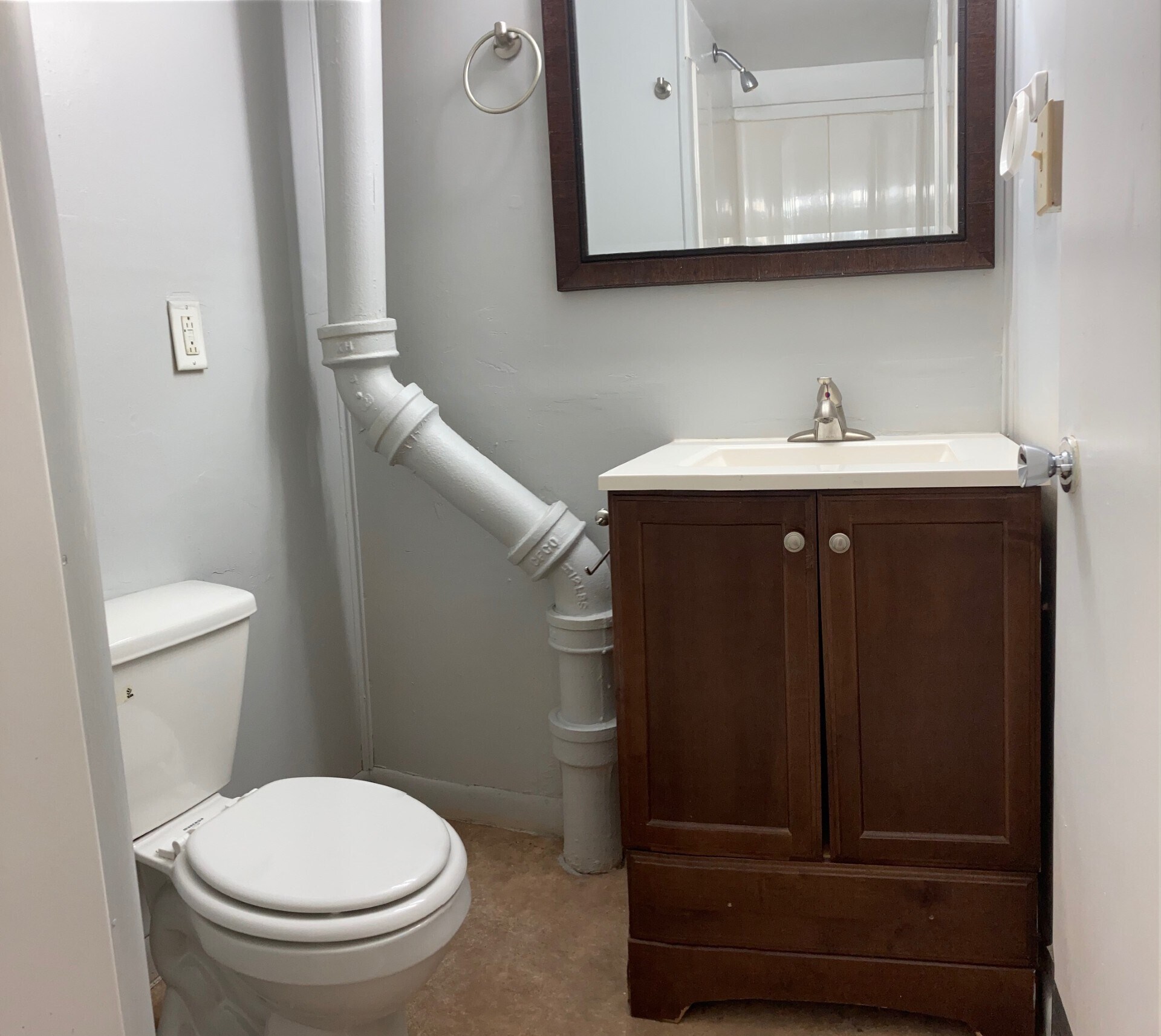 Building Photo - 947 E Market St