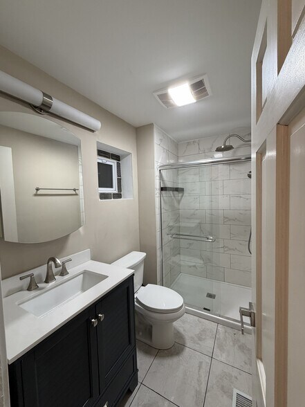 Building Photo - 3245 Westview Dr
