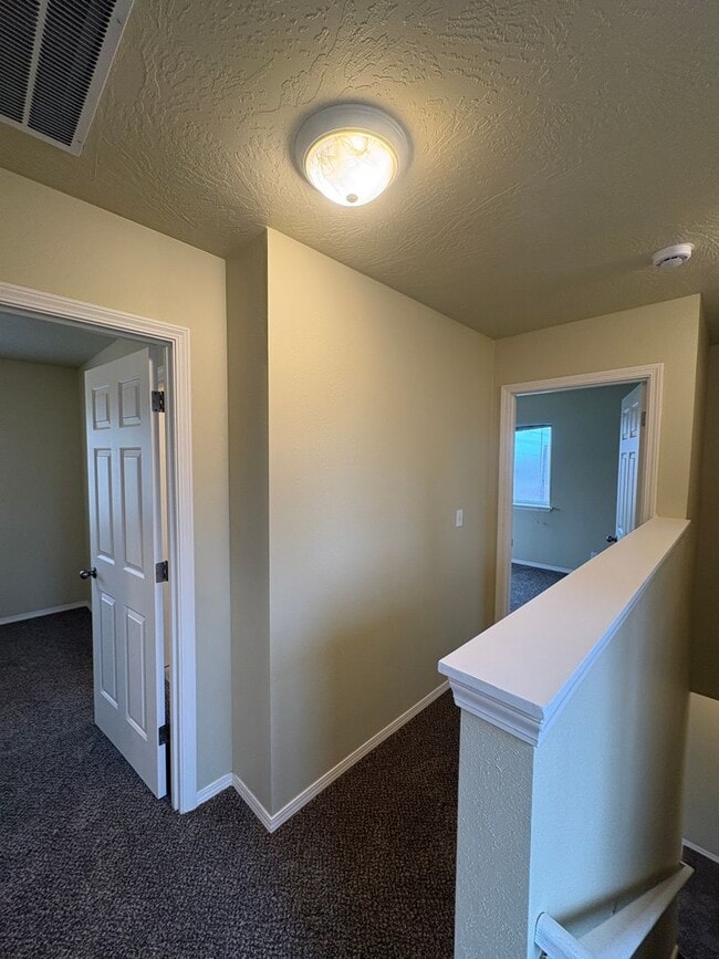 Building Photo - 3 Bedroom Duplex on Bailey Hill Rd