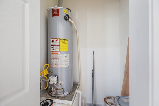 Building Photo - 4710 Ave S