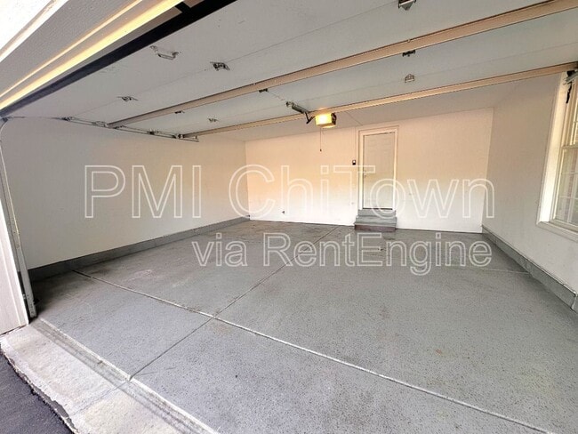 Building Photo - 2144 Yale Cir