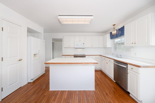 Building Photo - 49301 Quail Run Ct