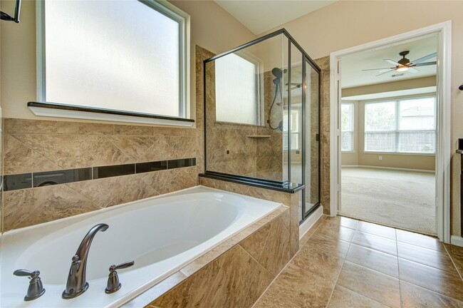 Building Photo - 18318 Russett Green Dr