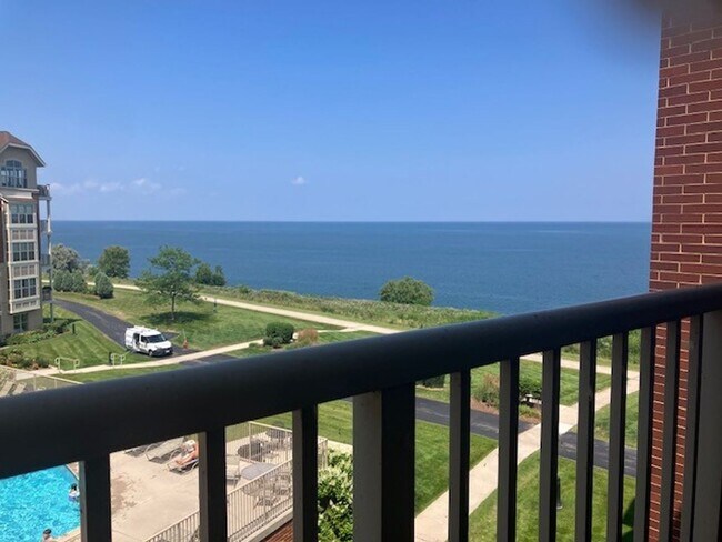 Building Photo - 4120 S Lake Dr