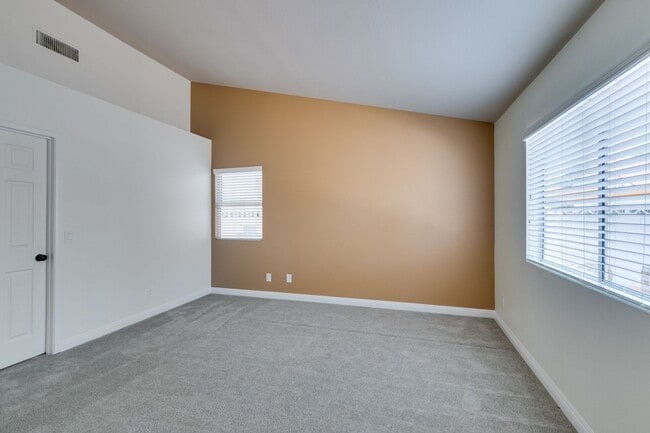 Building Photo - Fully upgraded 3 bedroom house on large lo...