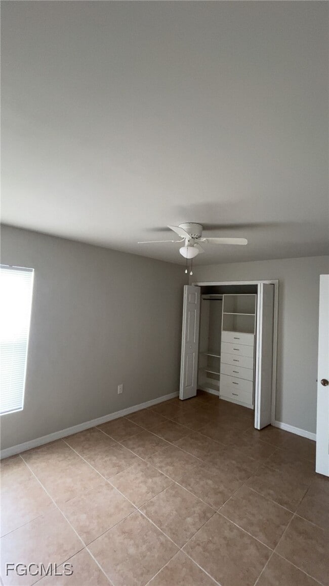 Building Photo - 1020 NE 8th Pl