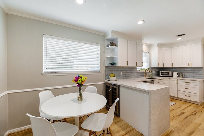 Building Photo - 4411 Deer Lodge Dr