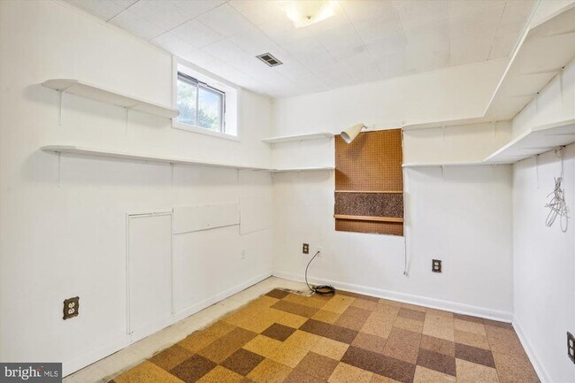 Building Photo - 6139 Tompkins Dr