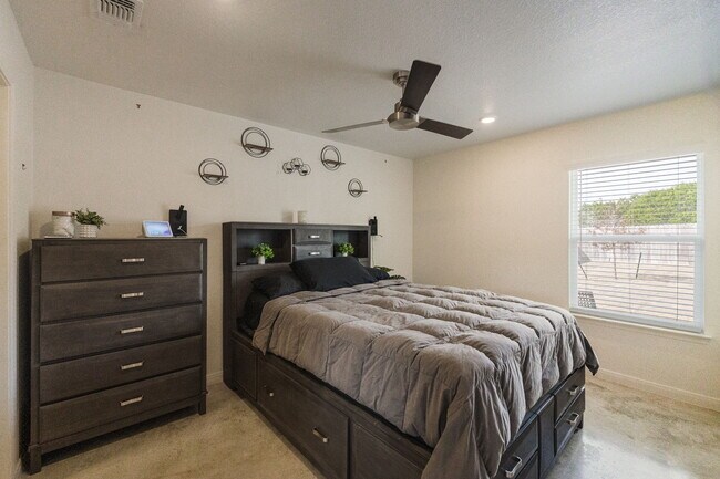 Building Photo - 803 Wax Myrtle Ct