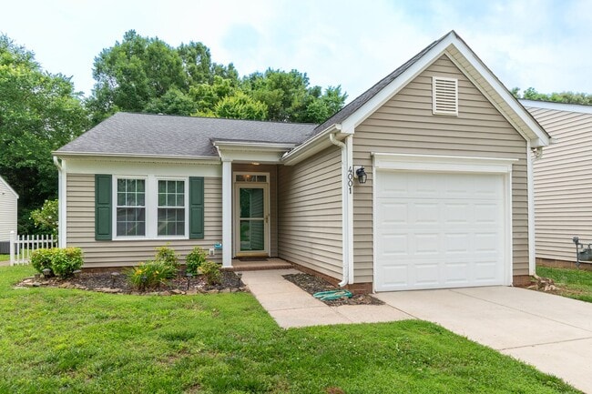 Building Photo - Lovely home in Monroe!