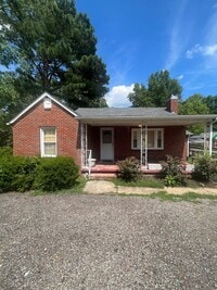 Building Photo - Quaint Brick Home in Martin!