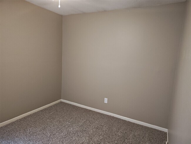 Building Photo - 11514 Meadow Ln