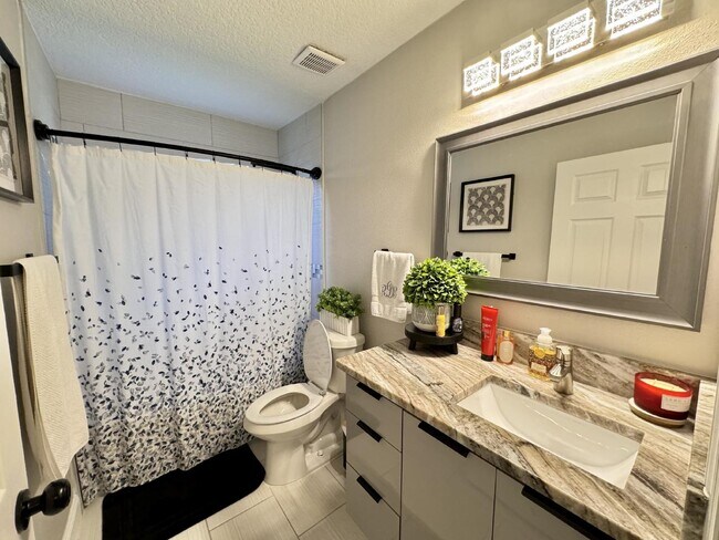 Building Photo - Stylish 3-Bedroom Home with Solar Panels, Modern Upgrades & Pet-Friendly