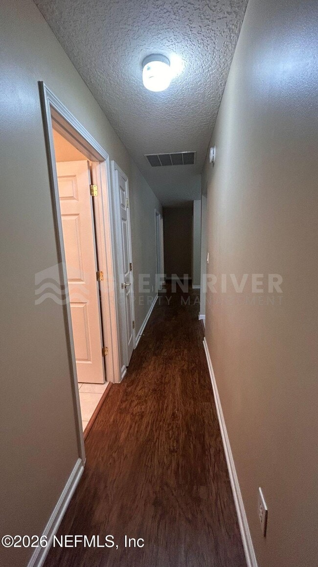 Building Photo - 2522 Willow Creek Dr