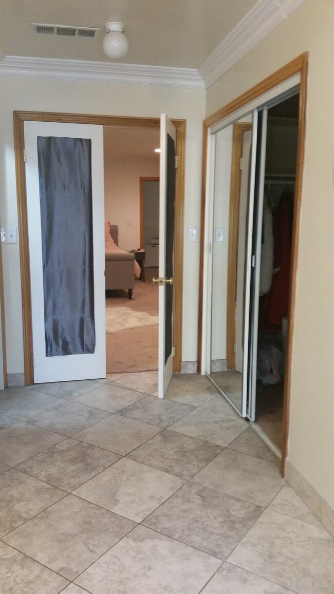 Building Photo - 1115 N Garfield Ave