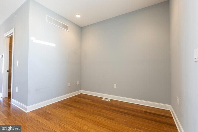 Building Photo - 153 Levering St