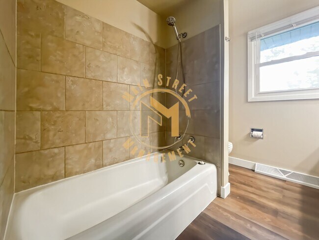Building Photo - CENTRAL AIR! 2 Bed 1 Bath Ranch Duplex