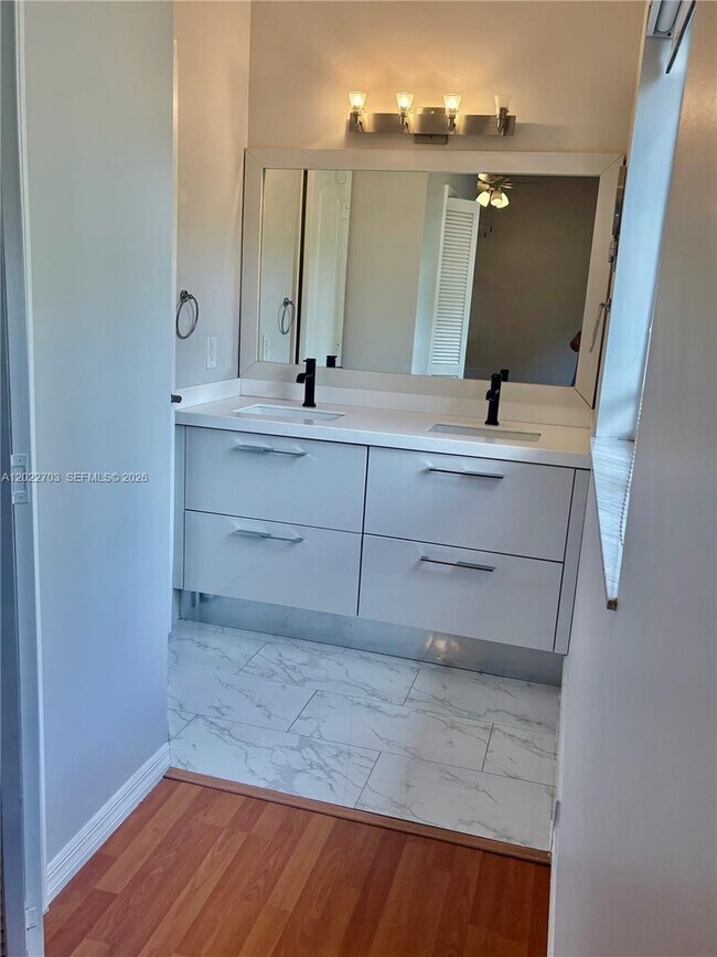 Building Photo - 10190 SW 88th St