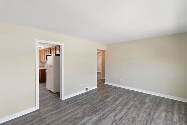 Building Photo - HUGE Updated Apartment with hardwood floors