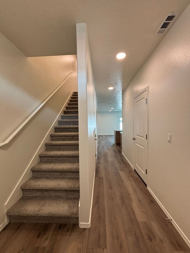 Building Photo - Brand New Townhome!