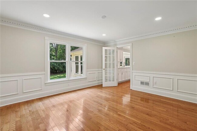 Building Photo - 5653 Trowbridge Dr