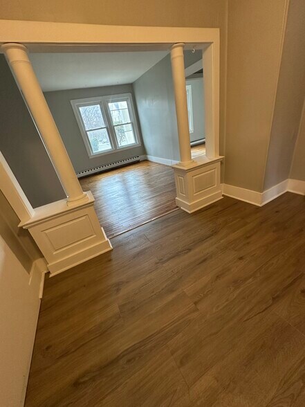 Primary Photo - 61 Main St