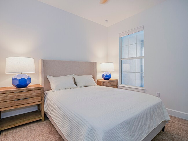 Building Photo - 1447 Harper Wy