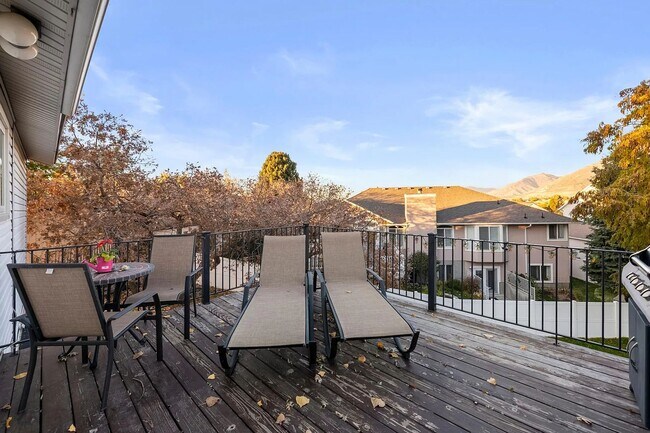 Building Photo - Beautiful 4 Bedroom Home in Sandy!