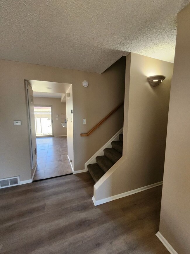 Building Photo - 8712 Mariposa St