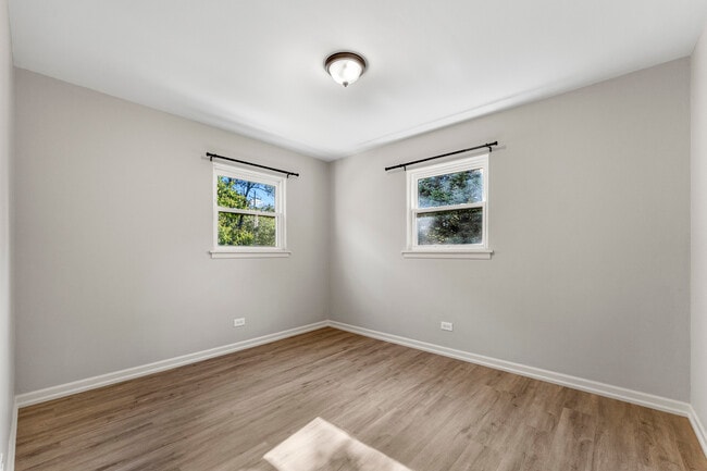 Building Photo - 740 E North Broadway St