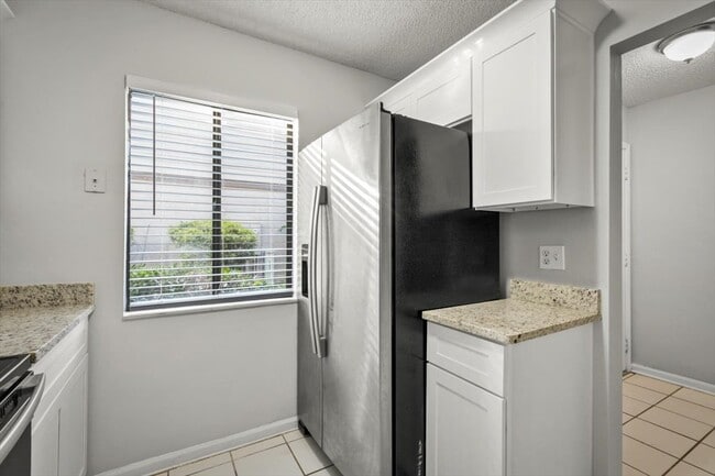 Building Photo - 8300 Plaza Gate Ln