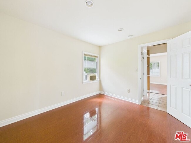 Building Photo - 1964 N Gower St