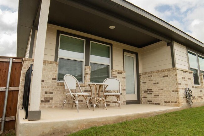 Building Photo - 416 Lone Cedar Rd