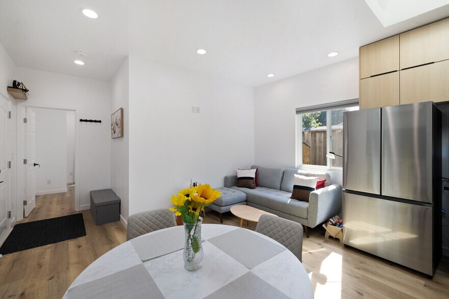 Building Photo - 1048 Empey Way