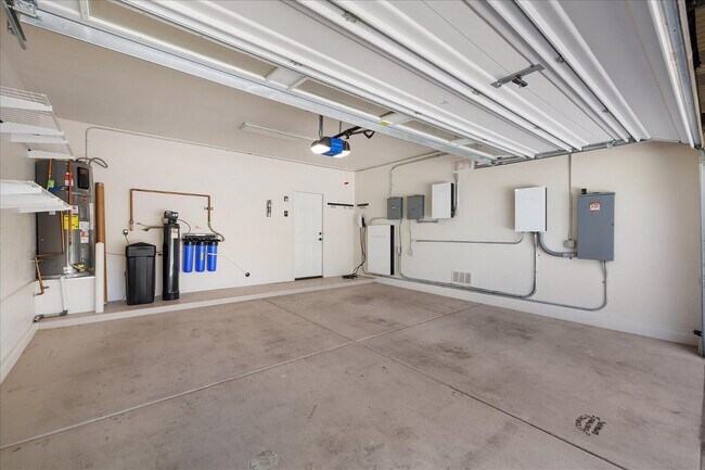 Building Photo - 3437 E Mesquite St