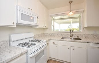 Building Photo - *Move In Special* 55+ Senior Community Located on  Peacock Hills!!