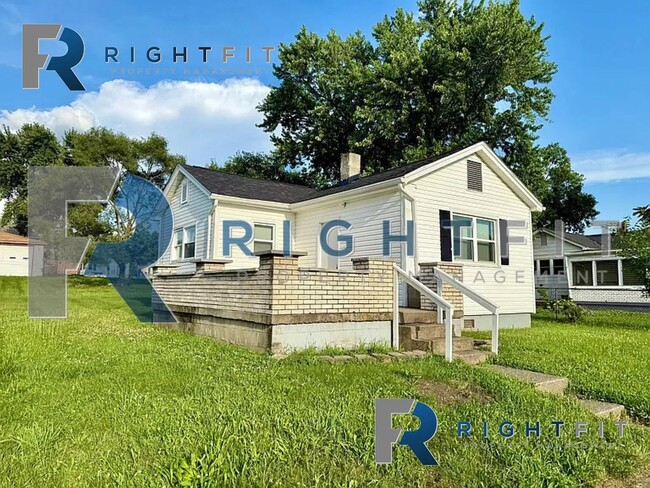 Building Photo - Cottage with a large porch