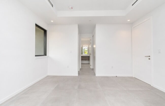 Building Photo - 3264 Bird Ave