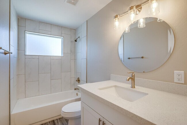 Building Photo - 215 S Doran