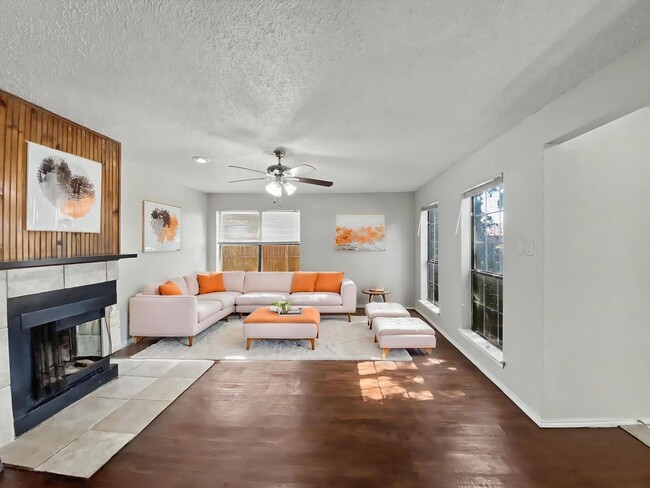 Building Photo - Spacious, Updated Townhome in Garland