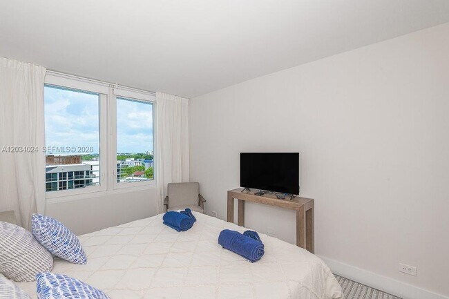Building Photo - 2301 Collins Ave
