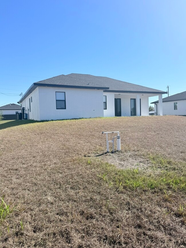 Building Photo - 2504 Vera Ave S