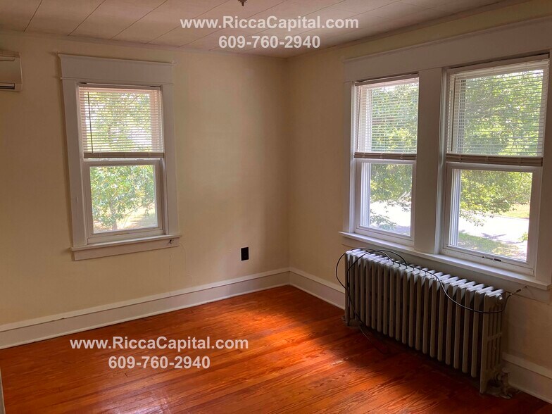 Building Photo - 579 13th St