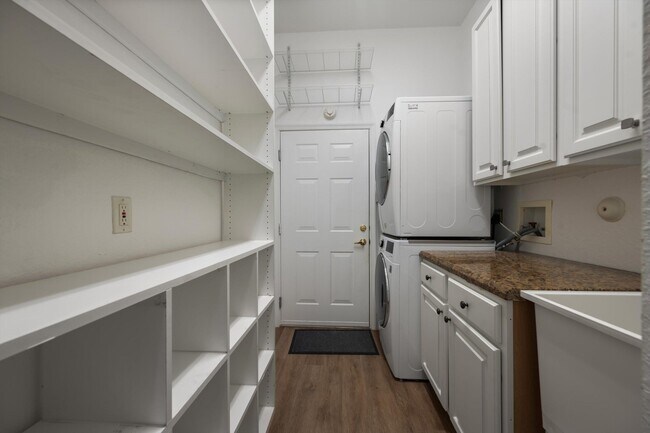 Building Photo - 9150 Bay Harbour Cir